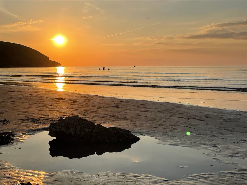 Poppit Sands beach scenery